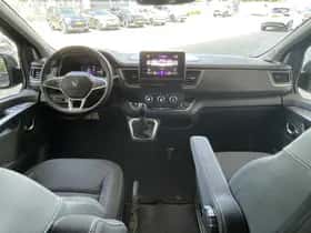 Renault Trafic (2024) thumbnail 3