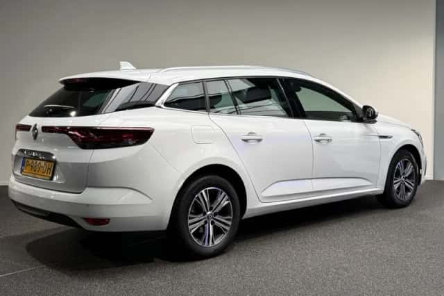 Renault Mégane (2022) thumbnail 2
