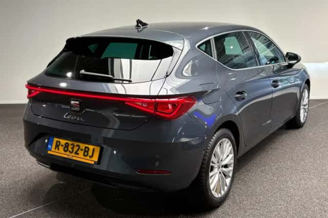 SEAT Leon (2022) thumbnail 2