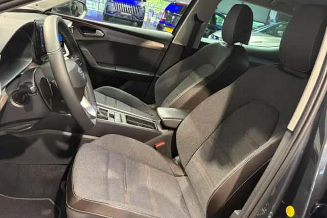 SEAT Leon (2022) thumbnail 5