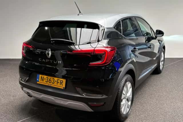 Renault Captur (2021) thumbnail 2