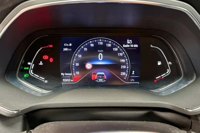 Renault Captur (2021) thumbnail 4