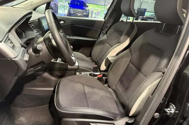 Renault Captur (2021) thumbnail 5