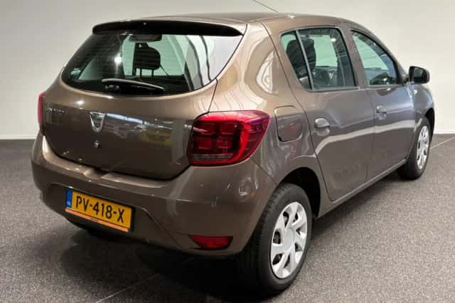 Dacia Sandero (2017) thumbnail 2
