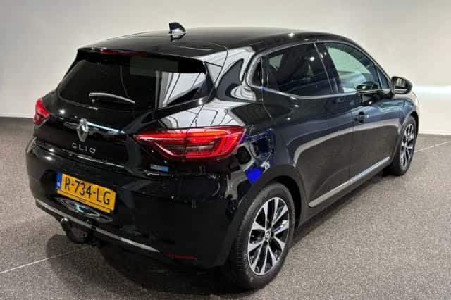 Renault Clio (2022) thumbnail 2
