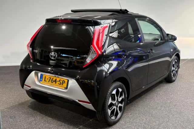 Toyota Aygo (2021) thumbnail 2