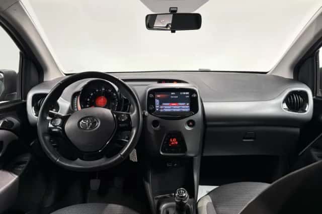 Toyota Aygo (2021) thumbnail 3