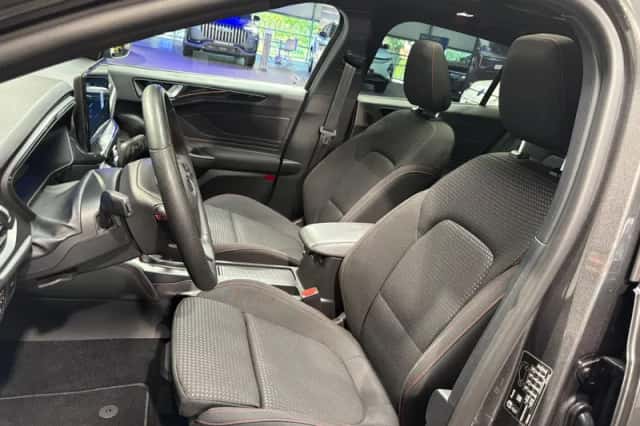 Ford Focus (2023) thumbnail 5