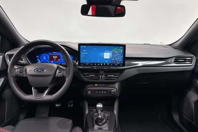 Ford Focus (2023) thumbnail 3