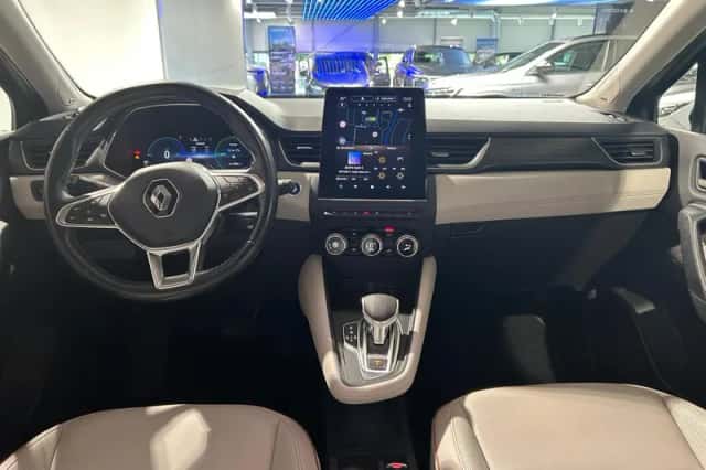 Renault Captur (2022) thumbnail 3