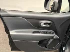 Jeep Renegade (2021) thumbnail 26