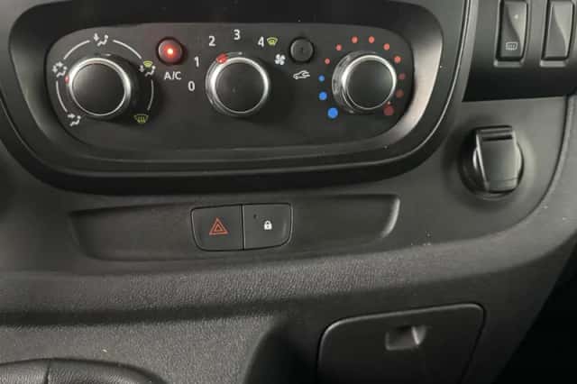 Renault Trafic (2021) thumbnail 3