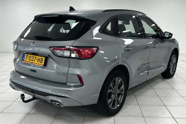 Ford Kuga (2023) thumbnail 2