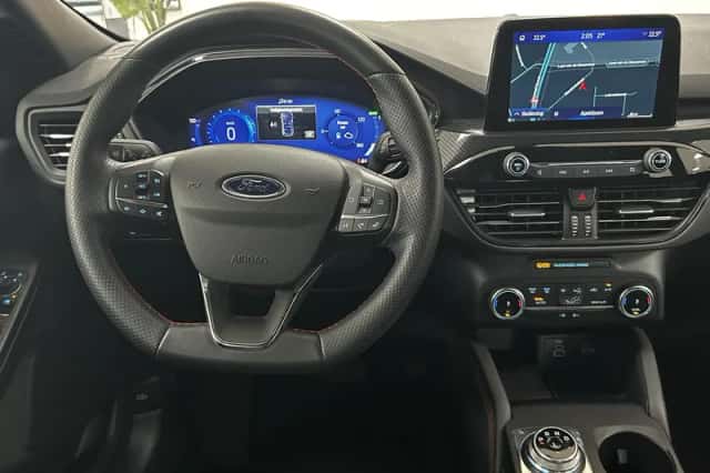 Ford Kuga (2023) thumbnail 3