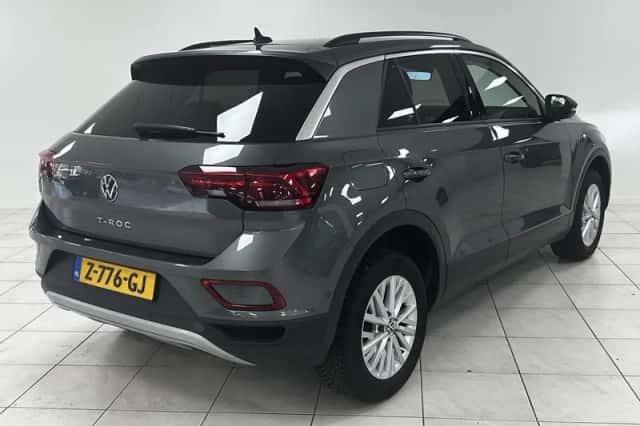 Volkswagen T-Roc (2022) thumbnail 2