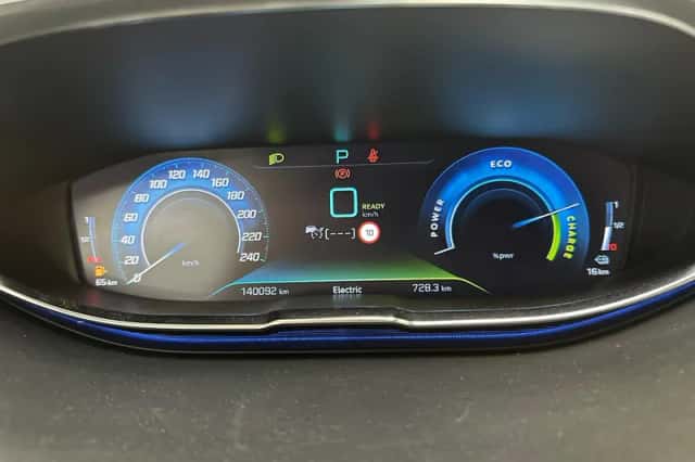 Peugeot 3008 (2020) thumbnail 4
