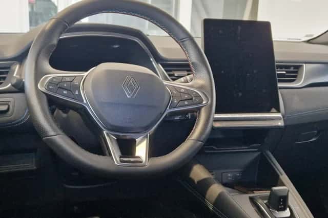 Renault Captur (2025) thumbnail 3