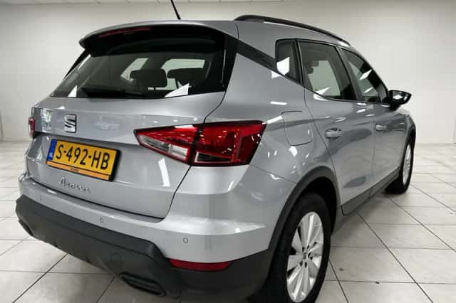 SEAT Arona (2023) thumbnail 2