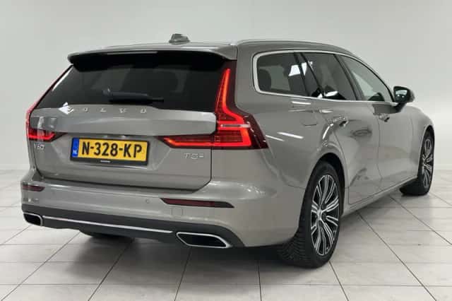 Volvo V60 (2019) thumbnail 2