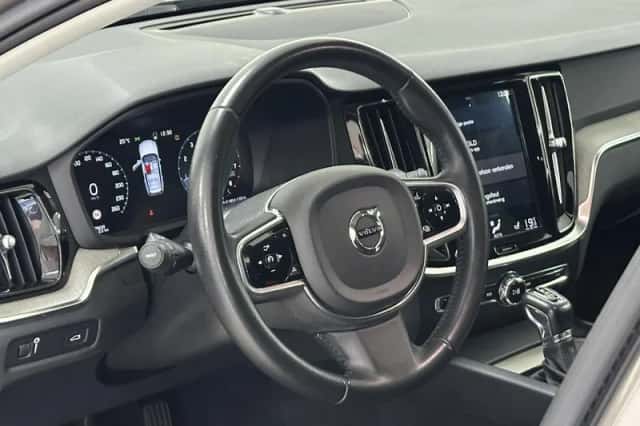 Volvo V60 (2019) thumbnail 3