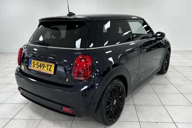 MINI Electric (2022) thumbnail 2