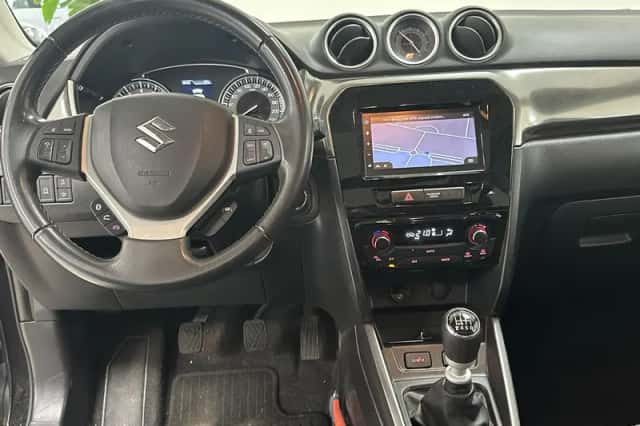 Suzuki Vitara (2022) thumbnail 3