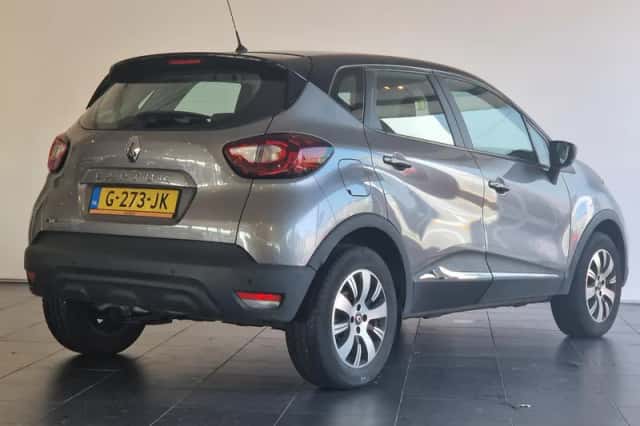 Renault Captur (2018) thumbnail 2