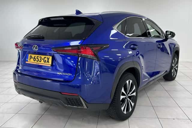 Lexus NX (2018) thumbnail 2