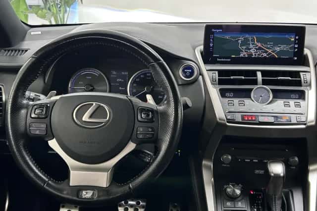 Lexus NX (2018) thumbnail 3