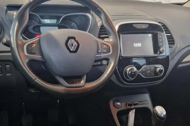Renault Captur (2018) thumbnail 3