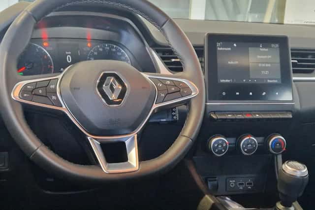 Renault Captur (2021) thumbnail 3