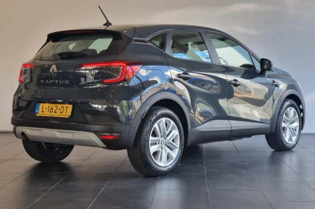 Renault Captur (2021) thumbnail 2