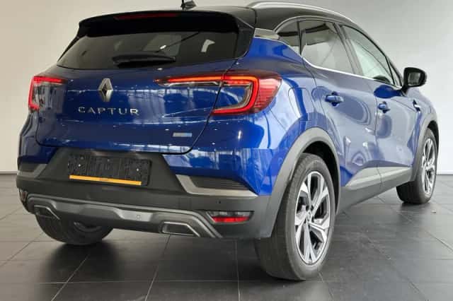 Renault Captur (2022) thumbnail 2