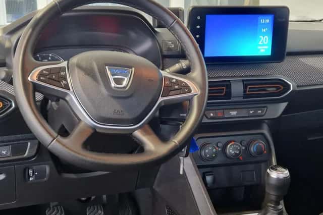 Dacia Sandero Stepway (2023) thumbnail 3