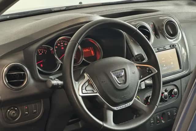 Dacia Sandero Stepway (2018) thumbnail 3