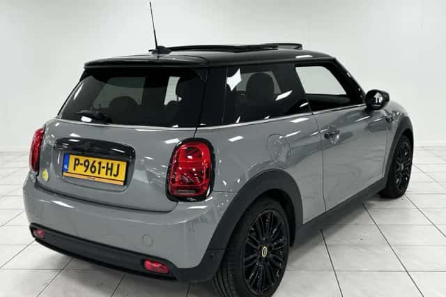 MINI Electric (2022) thumbnail 2