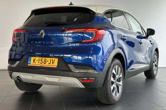 Renault Captur (2021) thumbnail 2