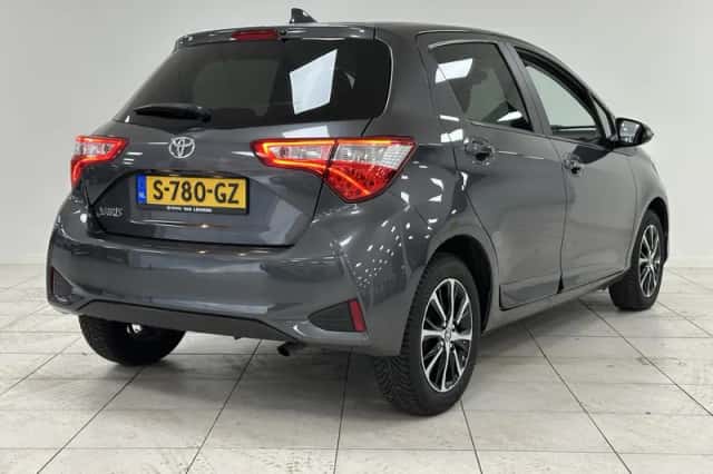 Toyota Yaris (2019) thumbnail 2