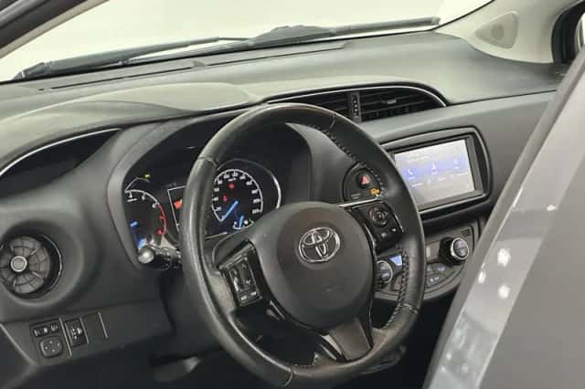 Toyota Yaris (2019) thumbnail 3