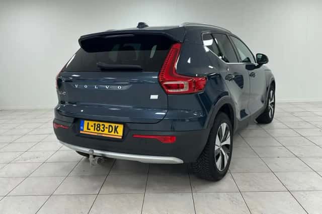 Volvo XC40 (2021) thumbnail 2
