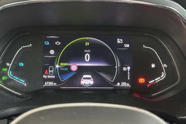 Renault Captur (2022) thumbnail 4