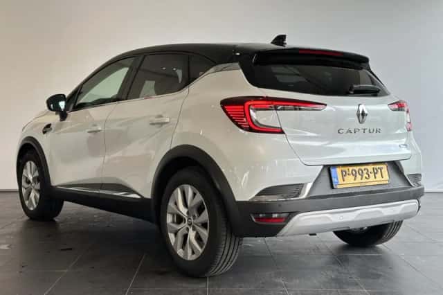 Renault Captur (2022) thumbnail 6