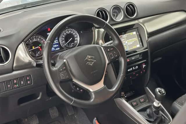 Suzuki Vitara (2021) thumbnail 3