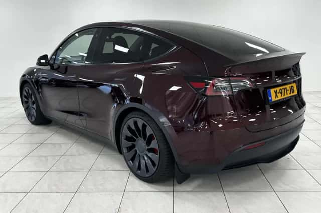Tesla Model Y (2023) thumbnail 6