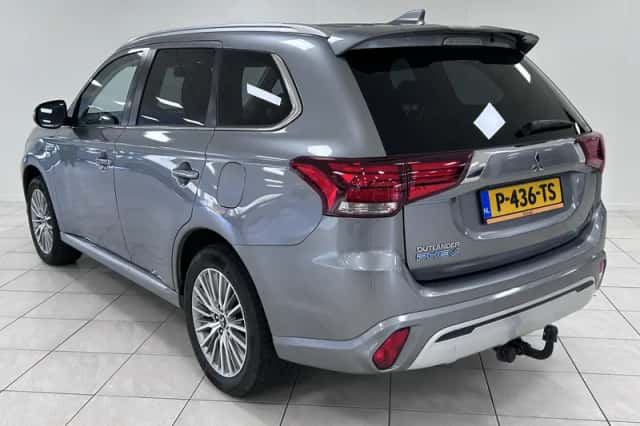 Mitsubishi Outlander (2021) thumbnail 6