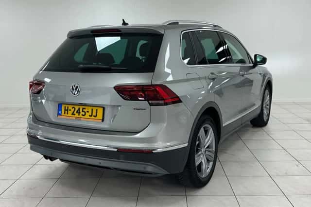 Volkswagen Tiguan (2018) thumbnail 2