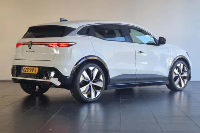 Renault Mégane E-Tech (2023) thumbnail 2