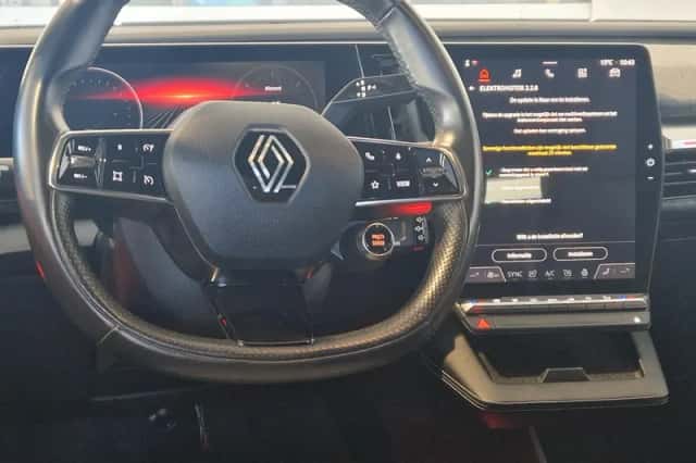 Renault Mégane E-Tech (2023) thumbnail 3
