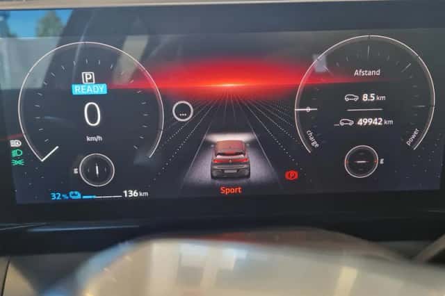 Renault Mégane E-Tech (2023) thumbnail 4
