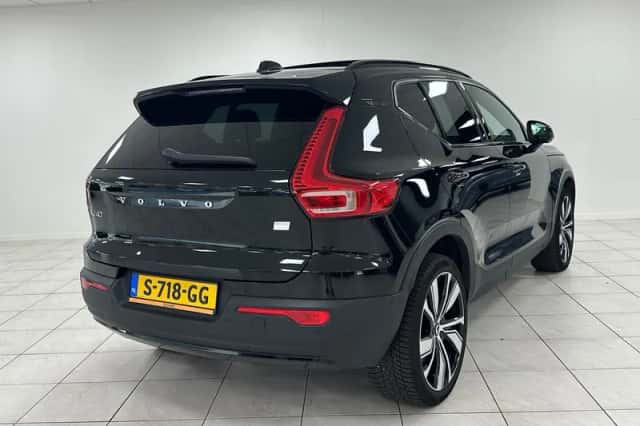 Volvo XC40 (2022) thumbnail 2